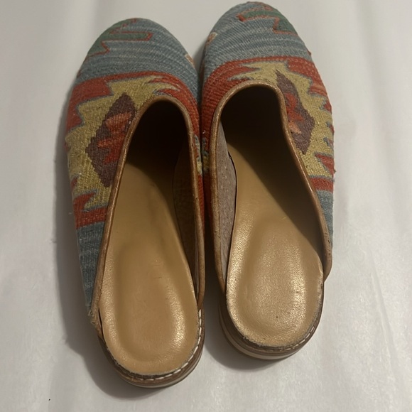 Turkish Wool Kilim Mules – Handmade Leather Slippers Boho Artisan Flats - Picture 4 of 9